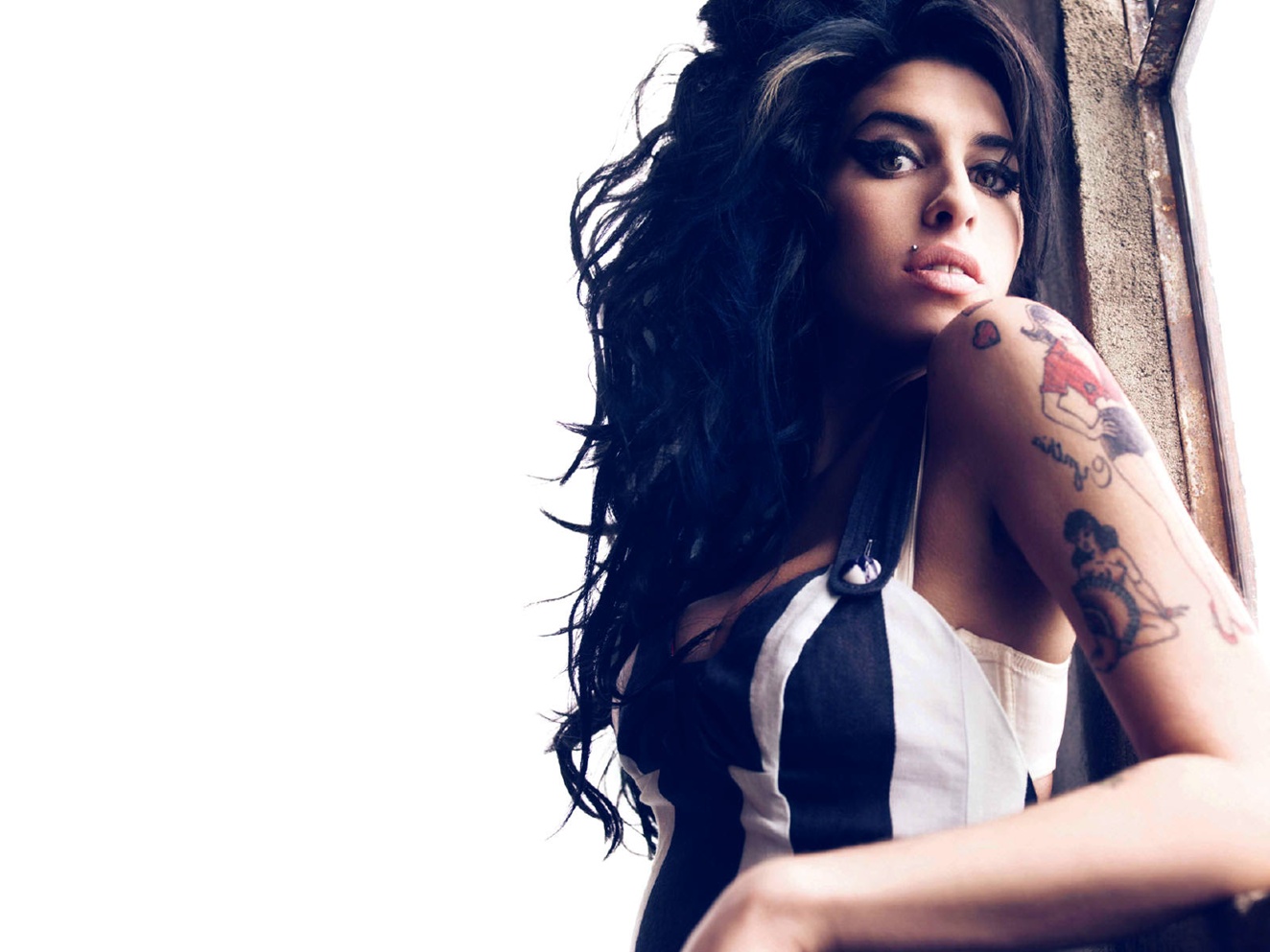 Amy-Winehouse-wallpapers-4