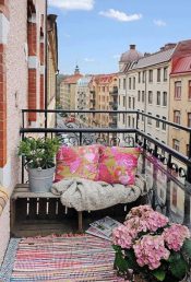 Amazing-Decorating-Ideas-for-Small-Balcony-13