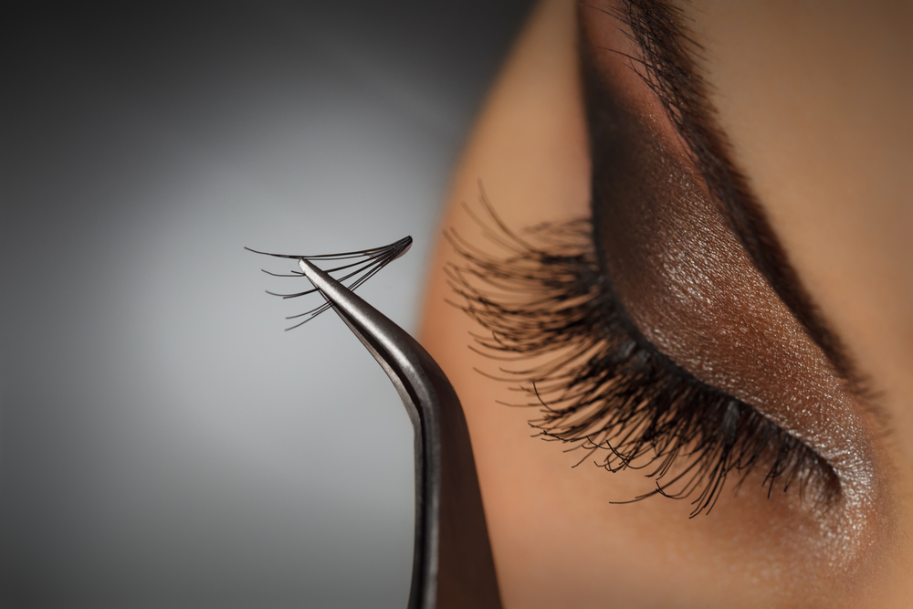 shutterstock_143078638-party-lashes
